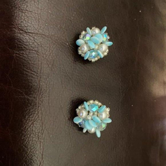 Antique beaded necklaces and clip on earrings - Picture 7 of 11